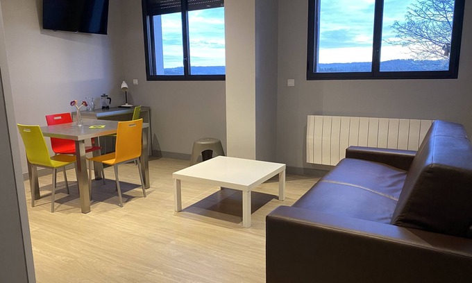 Alleuze Apartment | Résidence Apparten Ville Appartement 4 Personnes