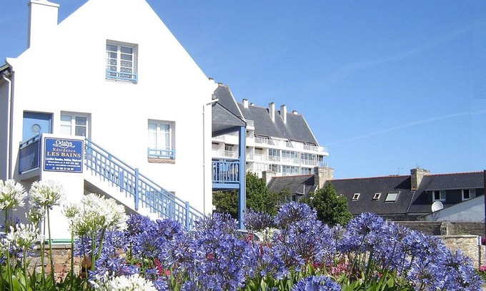 Tregastel Apartment | Résidence Odalys Référence Les Bains by Interhome
