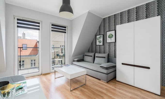 Poznan City Center Apartment | Różana 19 | Parking | Remote Work | Near MTP