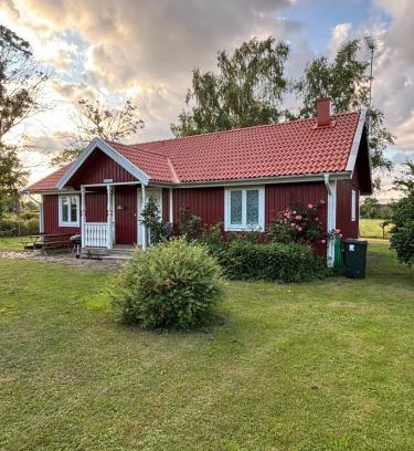 Kopingsvik House | Röda stugan