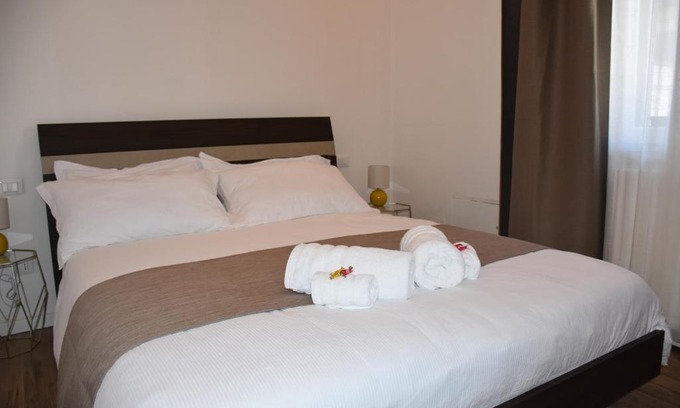 Pavia House | R & A Minerva Suites