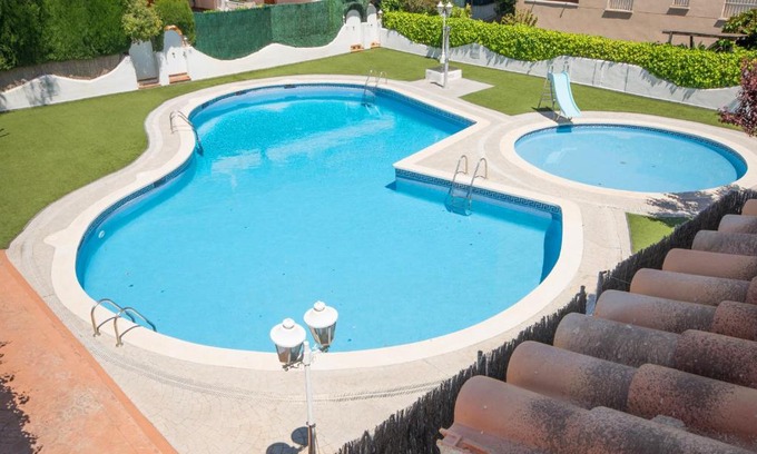 Calafell House | R142 Manila Resort central