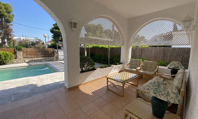 Comarruga Villa | R5 Five-bedroom villa for rent in Comaruga, Costa Dorada
