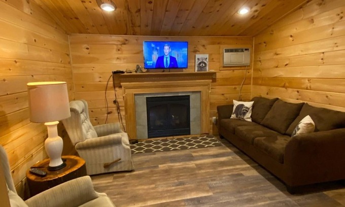 Chestertown Cabin | Raccoon Retreat, 2 Bedroom 1 Bath Cabin, Sleeps Up to 6 People