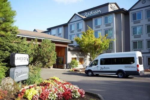 Cully Hotel | Radisson Hotel Portland Airport