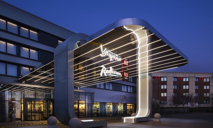 Heathrow Villages Hotel | Radisson RED Hotel London Heathrow