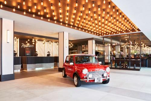Heathrow Villages Hotel | Radisson RED London Heathrow