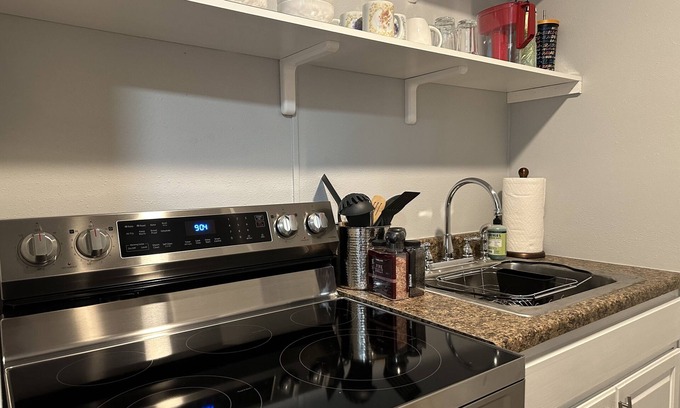 Hilo House | Rainbow Hale unit 4, a blend of Hawaiian-style charm and comfort