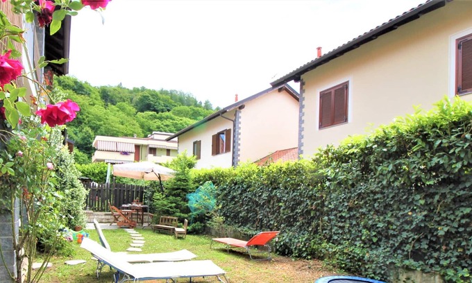 Orta San Giulio House | Rainbow House on Lake Orta With