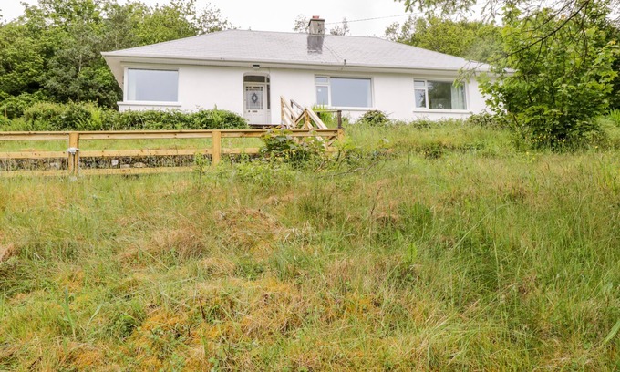 Clifden Cottage | RAINBOWS END, pet friendly, with open fire in Clifden, County Galway