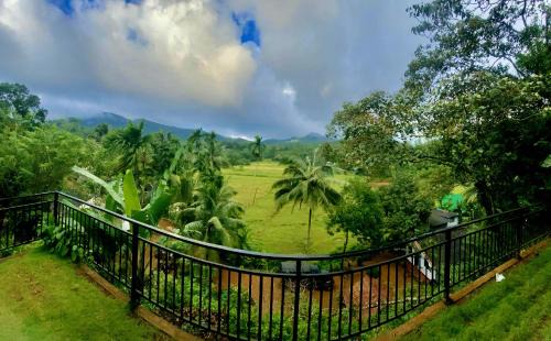 Deniyaya Apartment | Rainforest Border Edge