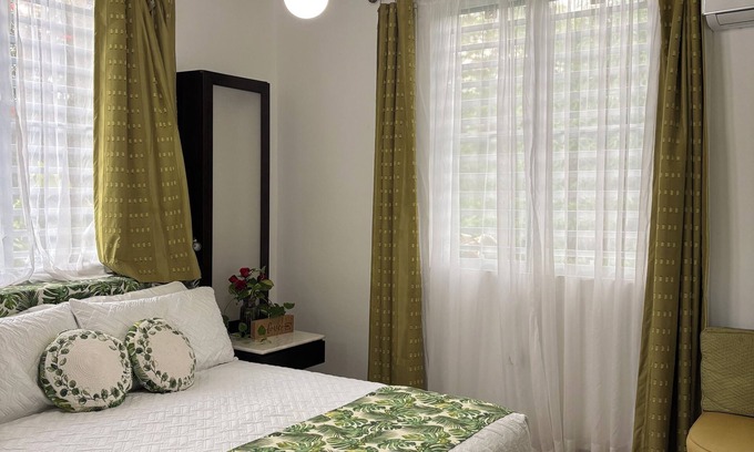 Guzman Abajo House | Rainforest Escape with Stunning Views minute's drive away from everything!