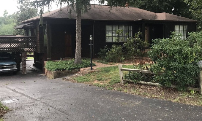 Hickory House | Ralph & Marie's