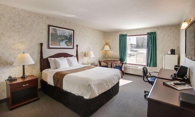 Nisku Hotel | Ramada by Wyndham Nisku Edmonton Airport