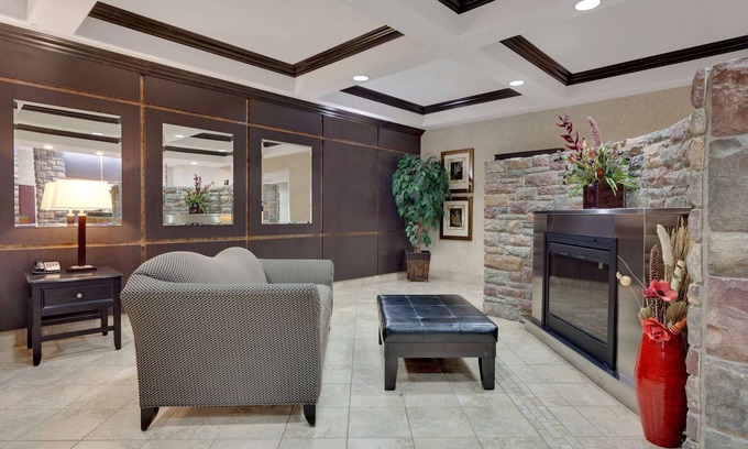 Stettler Hotel | Ramada by Wyndham Stettler