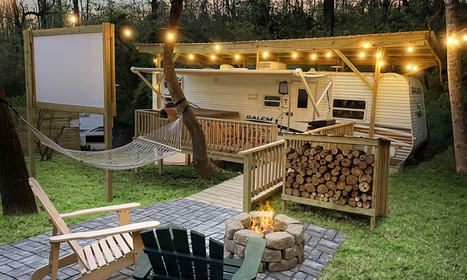 Jonesville House | Ramblin Rose Mountain Camping with Theater, Hot-Tub, Fire-Pit & Hiking Trails