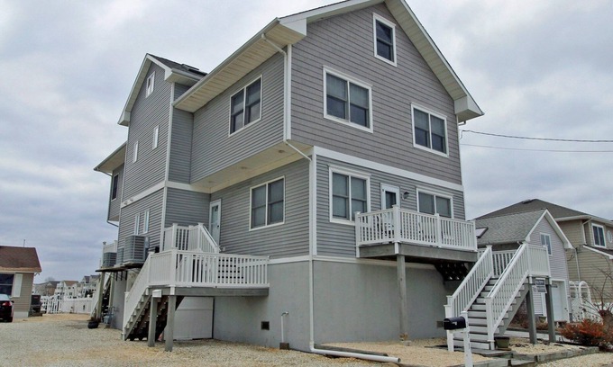 Point Pleasant Beach House | RAN131F | Enjoy access to Lake Louise, fishing, crabbing & more at this immaculate property!