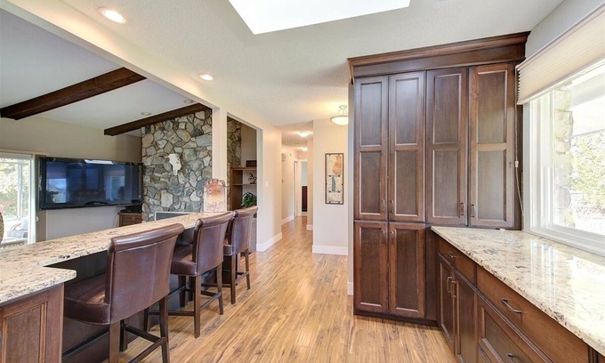 Central Okanagan House | Ranch House. Close to Vineyards, Kangaroo Farm, Horse Riding School and Beaches