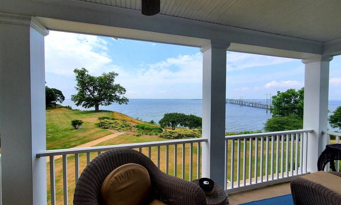 White Stone House | Rappahannock River 4 bdr 3 1/2 bath overlooking the River w/pool as in season.nn
