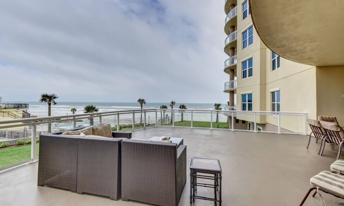 Daytona Beach Condo | Rare 4 Bd/3 Ba 2,900+ Sq ft Oceanfront Luxury Condo w Huge Balcony & Grill