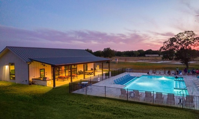 Bryan Cabin | Rare Gem! Full Kitchen, Pool, Pets Allowed, Near Hildebrand Equine Complex