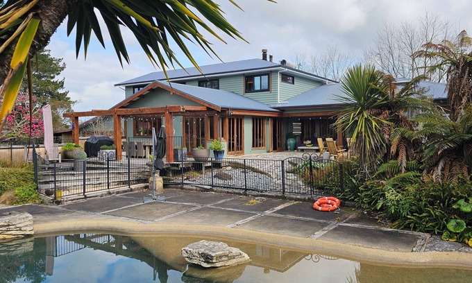Tamahere House | Rare Gem in Tamahere - for 14+ space galore