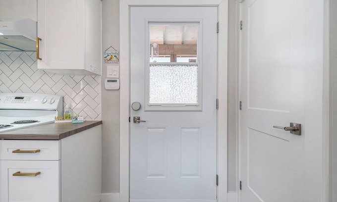 Winchester House | RARE Tiny House 2 BEDS + Free WiFi + 30m to Ottawa
