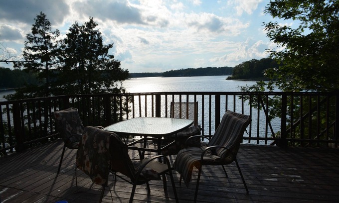 Lake House | Rate discounted! Visit Clare County in 2024! Lakefront Cottage on Crooked Lake!