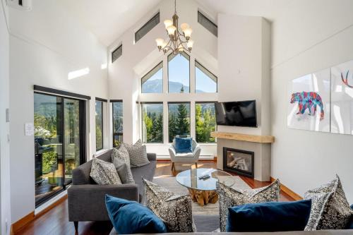 Blueberry Hill Apartment | Ravencrest 309 by Outpost Whistler