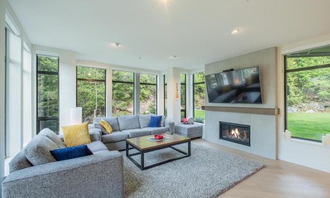Blueberry Hill House | Ravencrest by Outpost Whistler
