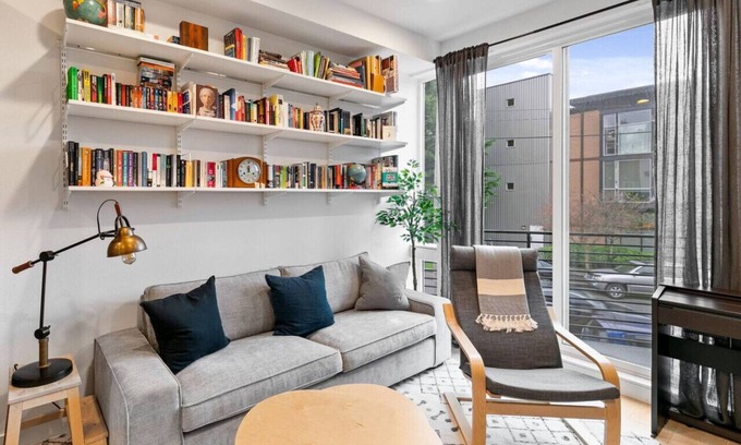 University District House | Ravenna Trailside Retreat Walk to UW and U-Village