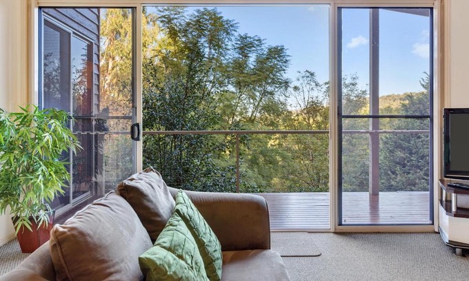 Ravensbourne Ski Chalet | Ravensbourne Escape- Kookaburra Kottage