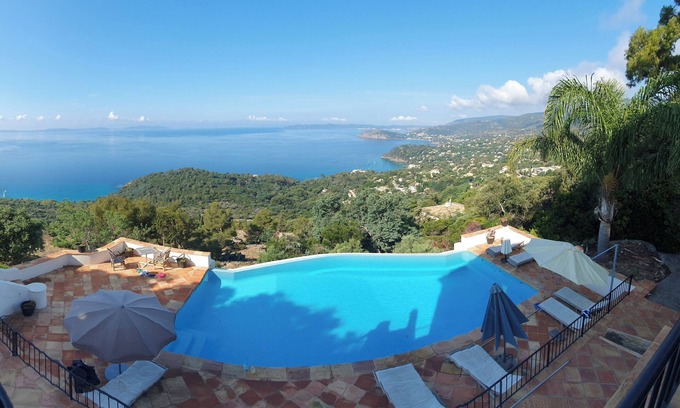 Le Rayol Villa | RayolCanadel ROYAL = 180 ° of the beautiful turquoise Gulf StTropez view, 1km beach. blan
