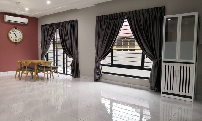 Pasir Pinji House | RE - Roomy Stay