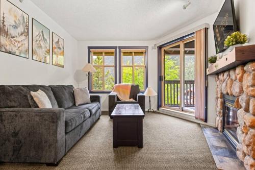 East Kootenay Apartment | Reach Your Peak, Ski In, Ski Out, Pool, Hot Tub