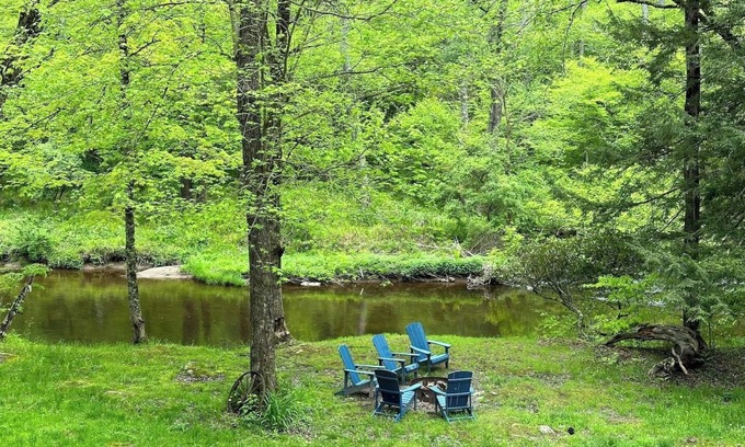 Milanville Cabin | Real log cabin in the forest with modern amenities for the nature lover