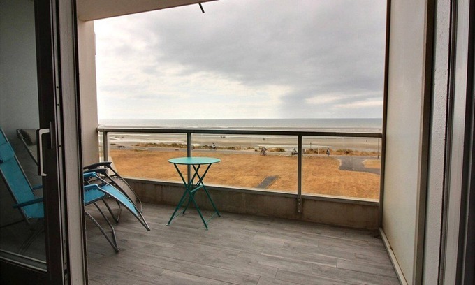 Hardelot-Plage Apartment | REALE C1: Seafront apartment for 4 people on 1st floor with balcony and WIFI