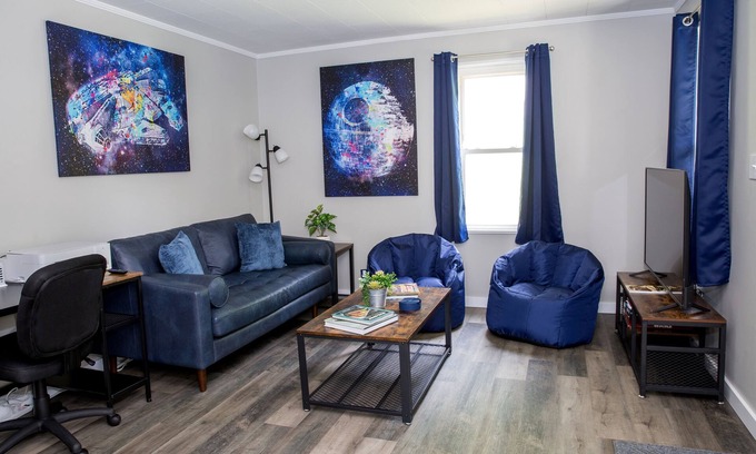 Fayetteville House | "Rebel Base" in the Heart of Fayetteville