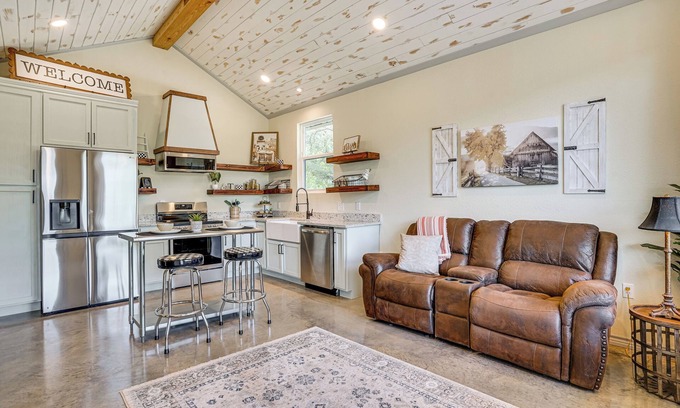 Dennis Cabin | Recently Built Cabin w/Pavilion in Granbury!