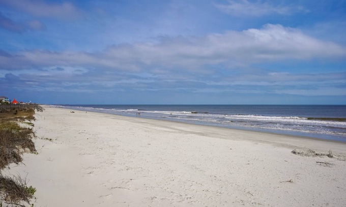 Ash Condo | Recently Renovated Spacious 6 Bedroom Condo, Just Steps From The Ocean
