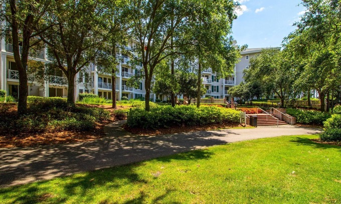 Baytowne Wharf Condo | Recently Renovated 4th Floor Studio w/2 King Beds, Kitchenette, and Modern Comfort at Sandestin Golf and Beach Resort!