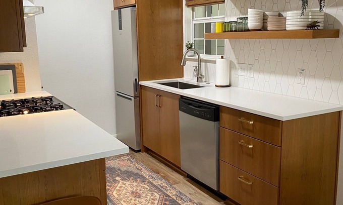 East MLK House | Recently renovated 1960's Bungalow centrally located in East Austin