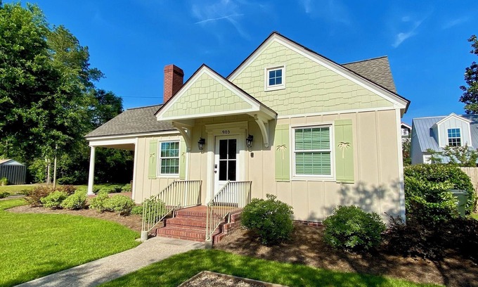 Moultrie House | Recently renovated & beautifully decorated home close to downtown Moultrie!