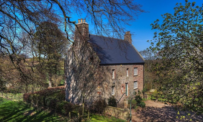 Eyemouth House | Recently-Renovated Historic Large Holiday House In The Scottish Borders
