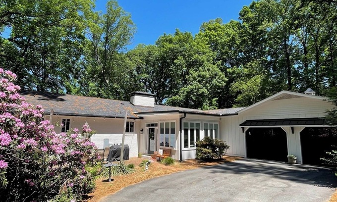Kernersville House | Recently Renovated Home - Furniture Market, HPU, Wake Forest, Greensboro & more!