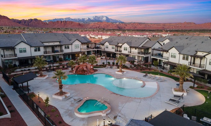 Santa Clara House | Red Cliffs Retreat - Ping Pong Table - Gaming Systems