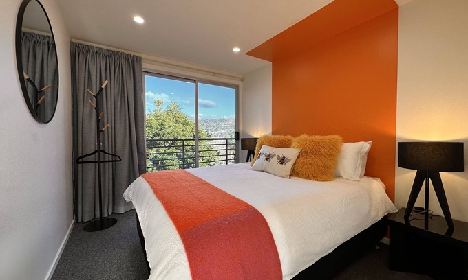 Battery Point Apartment | Red Door Apartment + 2 beds + Water views + Free WIFI