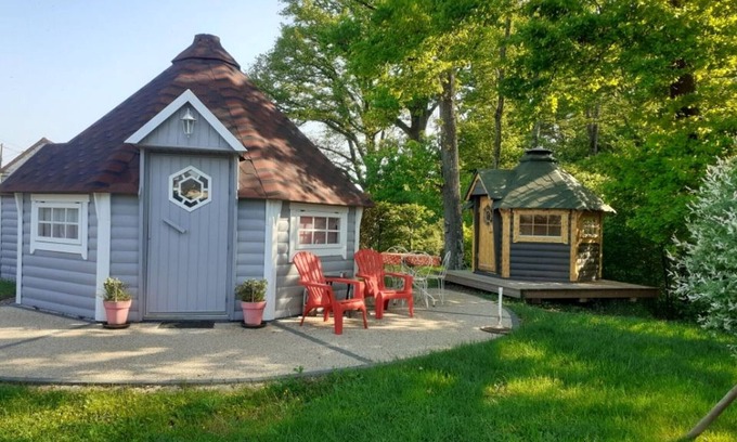 Mantoche Cottage | Red Kota with air conditioning, nature getaway for two by the Saône