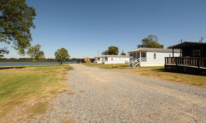 Lake Village Cabin | Red Leaf Cottages