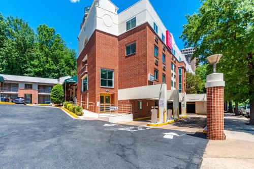 Radnor - Fort Myer Heights Hotel | Red Lion Hotel Rosslyn Iwo Jima